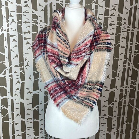 Sonoma Super Soft Plaid Print Fringe Trim Boucle Knit Triangle Scarf OS - Picture 1 of 7
